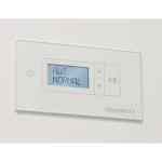 Balts vadības panelis ar LCD ekrānu un pogām, norādot žāvēšanas režīmus un statusu.